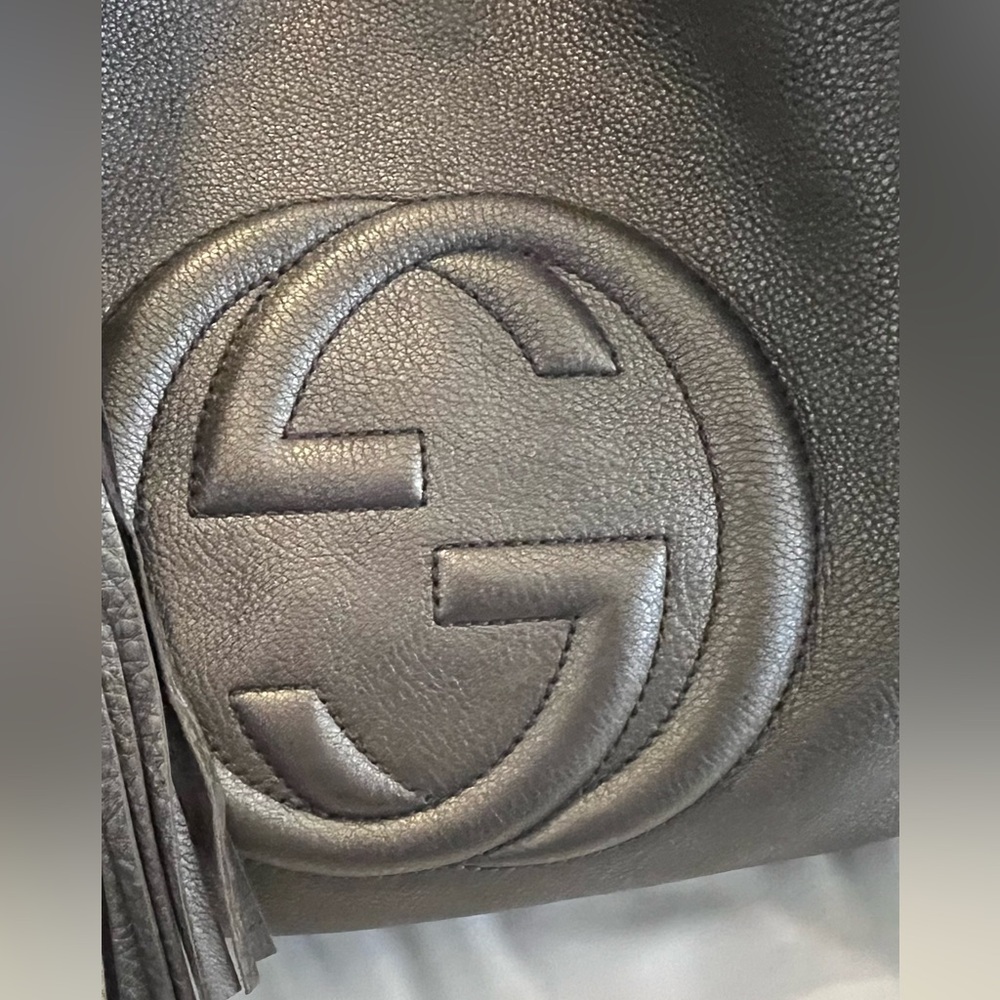 Gucci Metallic Gray Soho Leather Shoulder Bag with Tassel - Picture 2 of 16